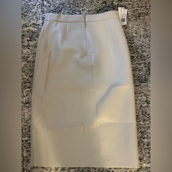 Aritiza Wilfred patio midi skirt matte pearl in size 4. Brand new - Picture 2 of 4